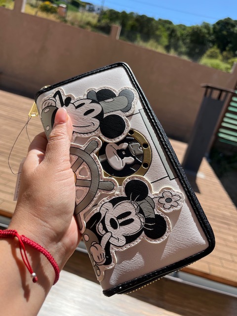 ID-1016 BILLETERA DISNEY PARKS LOUNGEFLY, MODELO MICKEY MOUSE - Imagen 3