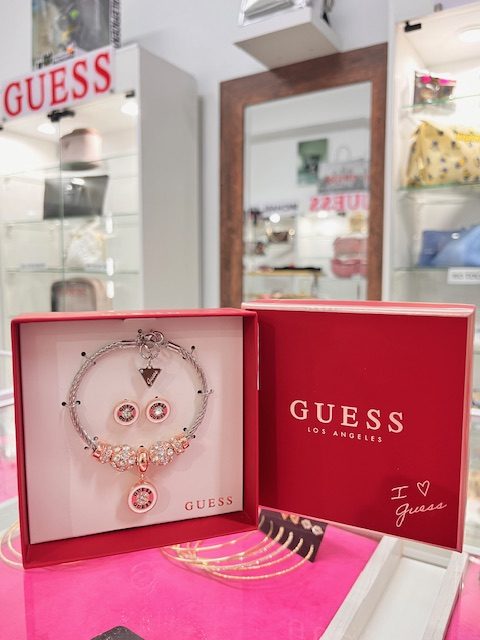 ID-1017 CAJA PULSERA + AROS GUESS COLOR PLATEADO ROSE GOLD