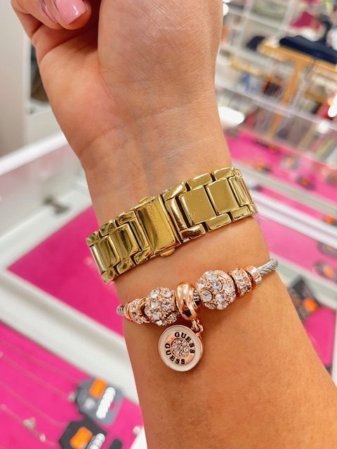 ID-1017 CAJA PULSERA + AROS GUESS COLOR PLATEADO ROSE GOLD - Imagen 4
